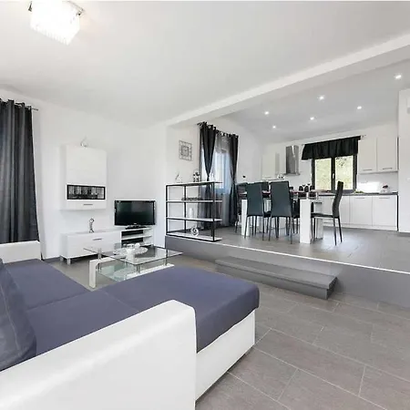 Lunasol Villa *